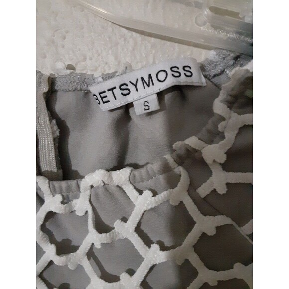 Betsy Moss Size S Gray Knit Geometric White Mesh Overlay Dress Orig $245 - Picture 4 of 11